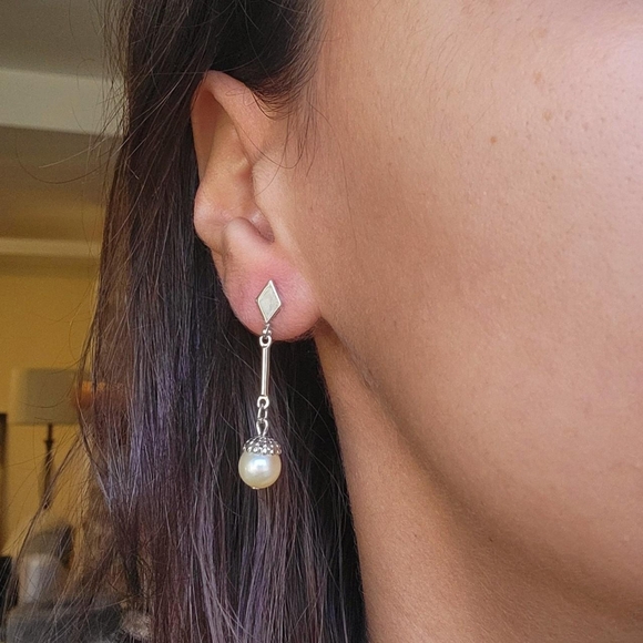 Vintage Avon Silver Simple Dainty Classic Pearl Drop Hanging Stud Earrings - Picture 2 of 16